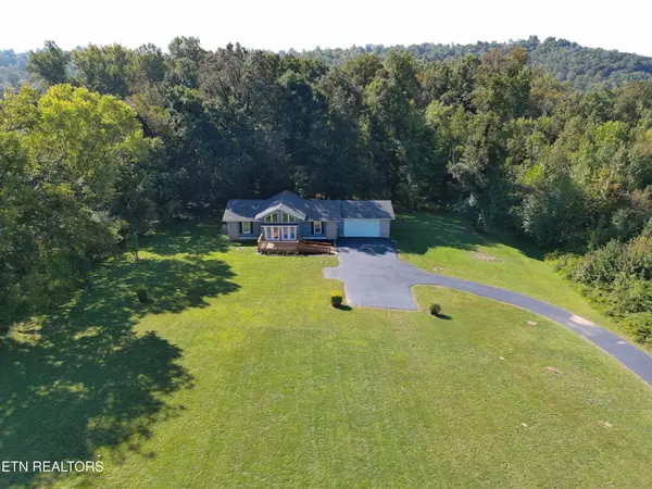 1723 Roane State Hwy, Harriman, TN 37748