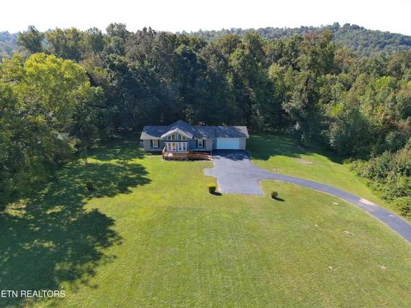 1723 Roane State Hwy, Harriman, TN 37748