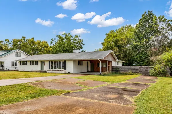 20 S Walnut St, Hohenwald, TN 38462