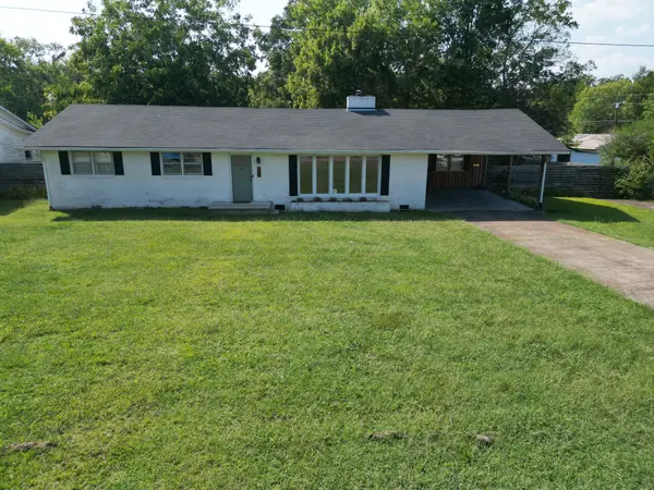 20 S Walnut St, Hohenwald, TN 38462