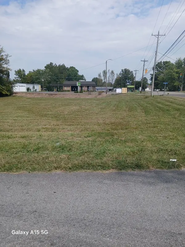 8 S Walnut St, Hohenwald, TN 38462