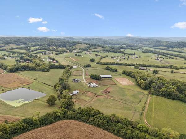 4376 Trousdale Ln, Columbia, TN 38401