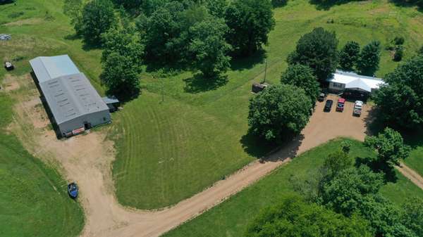 1092 Shoulder Strap Branch Rd, Vanleer, TN 37181
