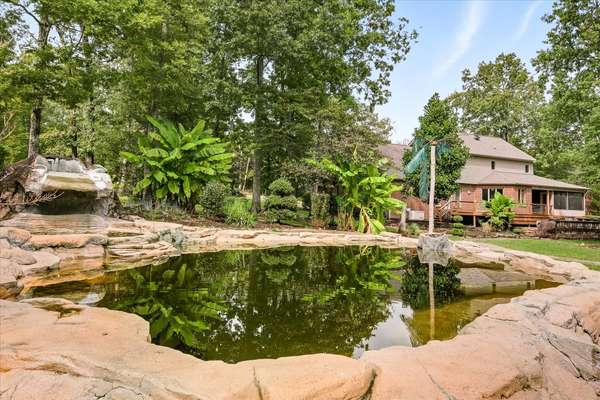 8537 Cherokee Trl, Crossville, TN 38572