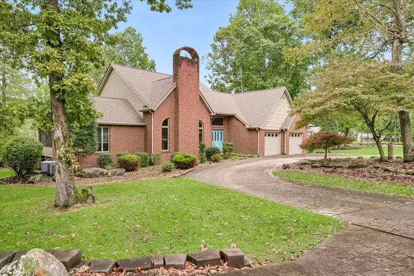 8537 Cherokee Trl, Crossville, TN 38572