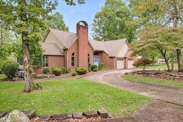 8537 Cherokee Trl, Crossville, TN 38572