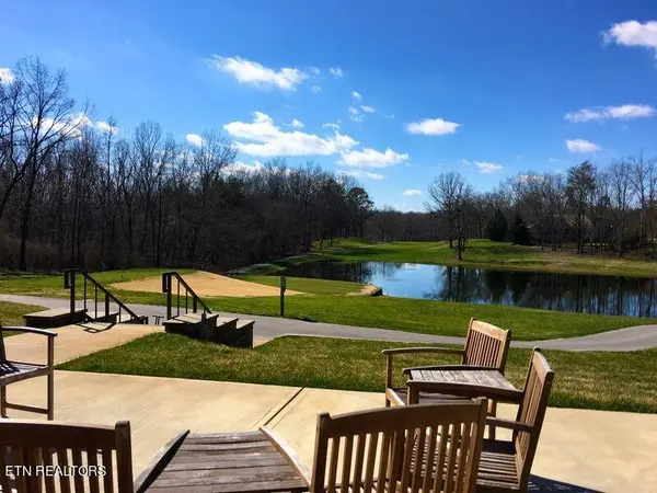 136 Fairhaven Drive, Crossville, TN 38558