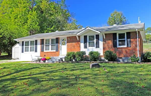 241 Castle Ln, Dover, TN 37058