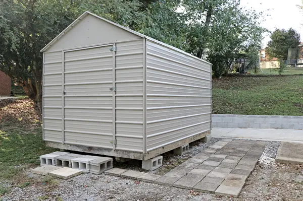 241 Castle Ln, Dover, TN 37058