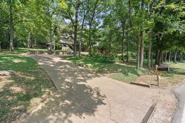 5543 Stanford Dr, Nashville, TN 37215