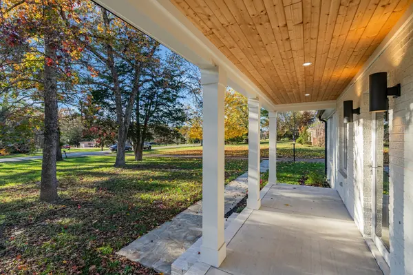 818 Bresslyn Rd, Nashville, TN 37205