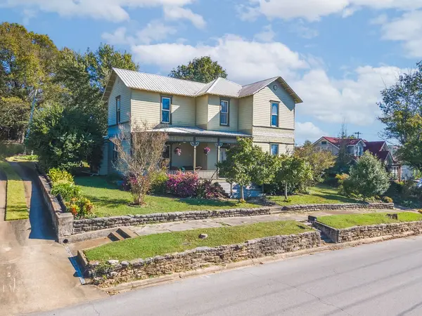 318 W Jefferson St, Pulaski, TN 38478