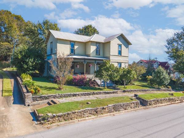 318 W Jefferson St, Pulaski, TN 38478