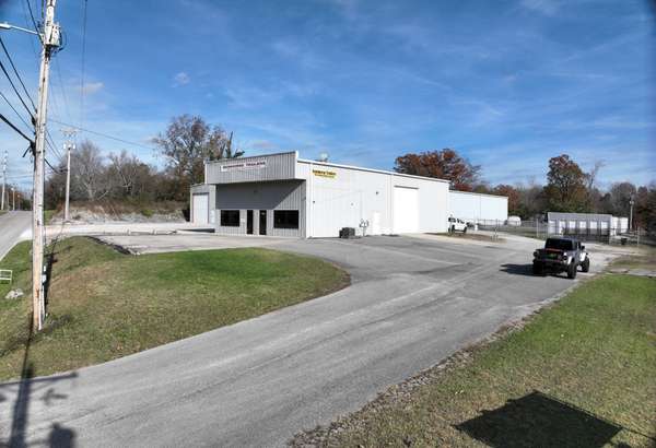 914 Red Rd, Mcminnville, TN 37110