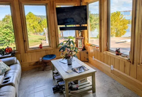 346 Angler Ln, Ashland City, TN 37015