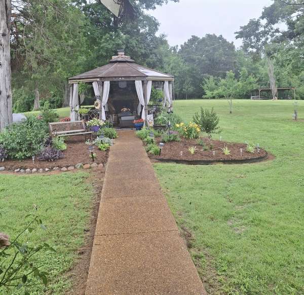 2890 Nance Bend Rd, Clifton, TN 38425