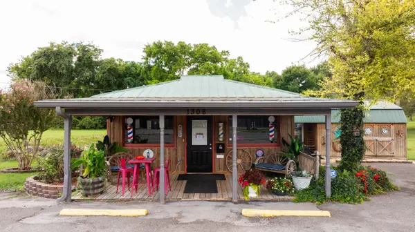 1308 Neelys Bend Rd, Madison, TN 37115