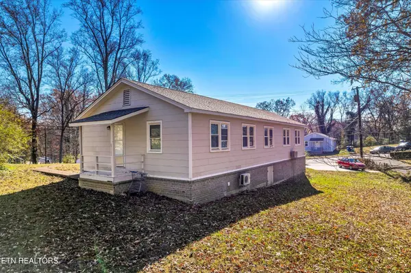 558560 W Outer Drive, Oak Ridge, TN 37830