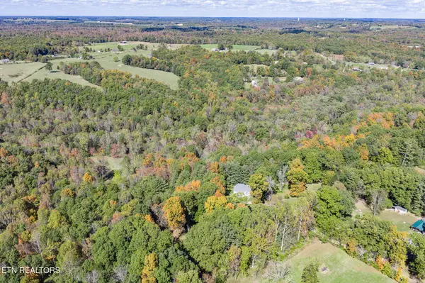 614 W Creston Rd, Crossville, TN 38571