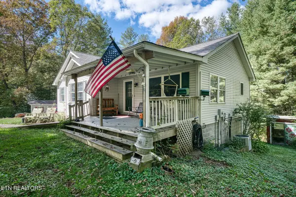 614 W Creston Rd, Crossville, TN 38571