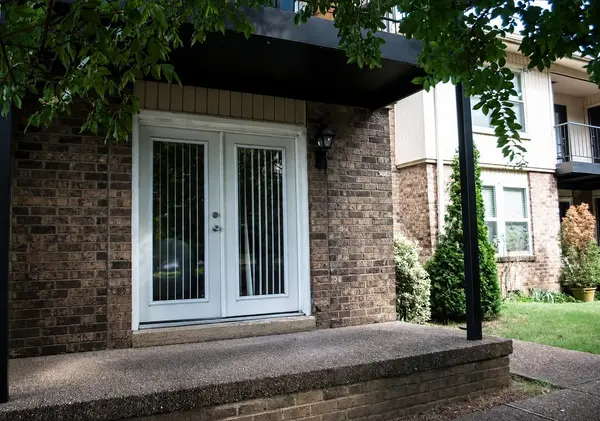 2116 Hobbs Rd #M16, Nashville, TN 37215