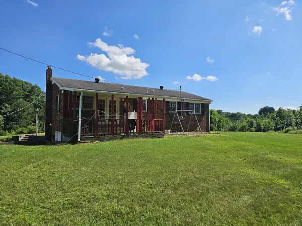 1077 Rock Ave, Palmer, TN 37365