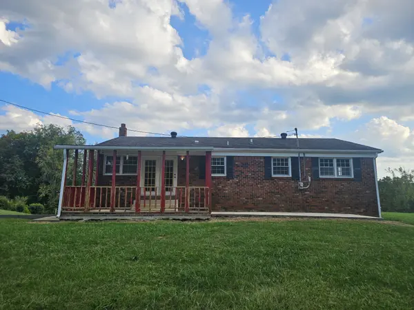 1077 Rock Ave, Palmer, TN 37365
