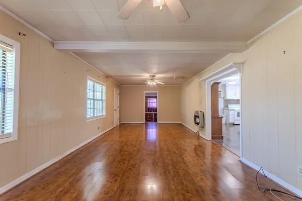 701 JAMES K POLK ST, Clifton, TN 38425