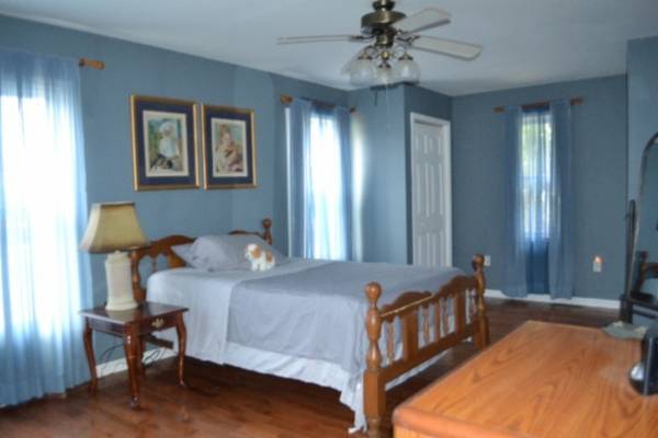 218 E Lake Ave, Celina, TN 38551