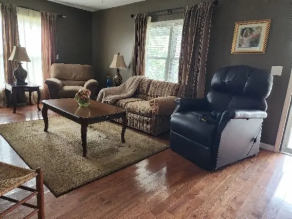 218 E Lake Ave, Celina, TN 38551