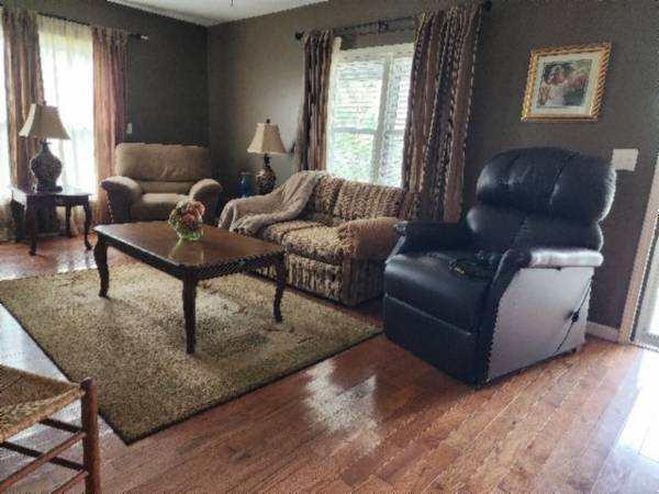 218 E Lake Ave, Celina, TN 38551