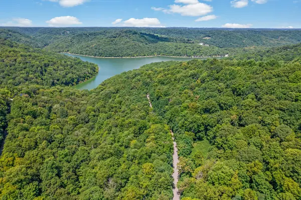 2 Shoreside Dr, Smithville, TN 37166
