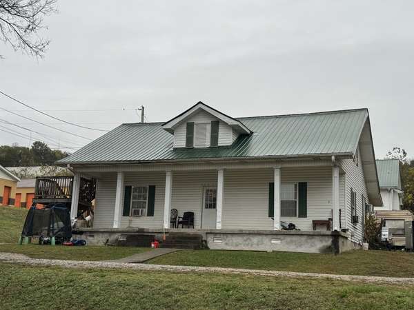 303 Jefferson Ave #E, Carthage, TN 37030