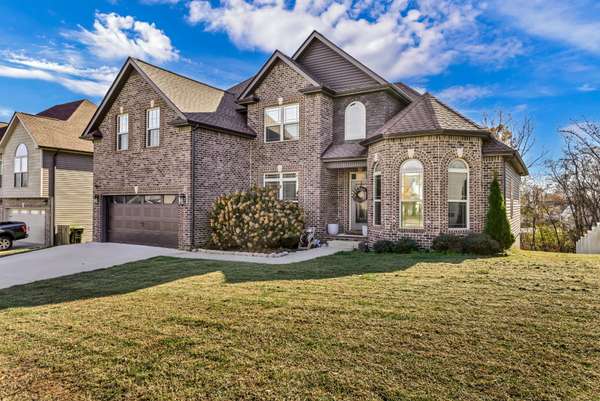 106 David Keith Ln, Clarksville, TN 37042