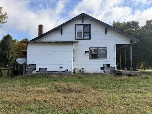 62 High St #E, Mc Ewen, TN 37101