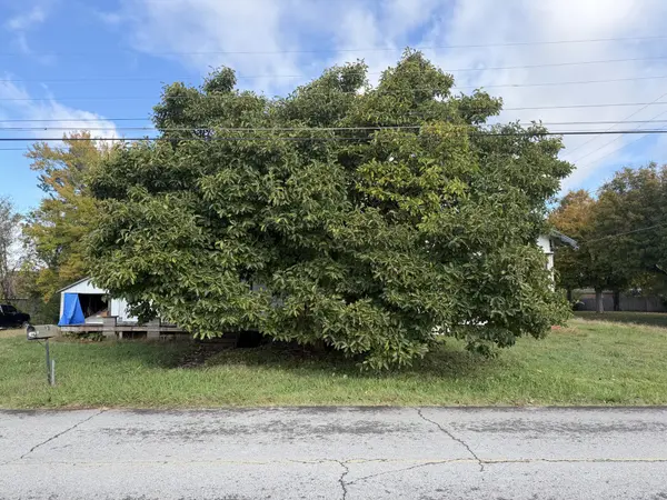 62 High St #E, Mc Ewen, TN 37101