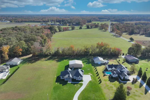 106 Chandelle Dr, Tullahoma, TN 37388