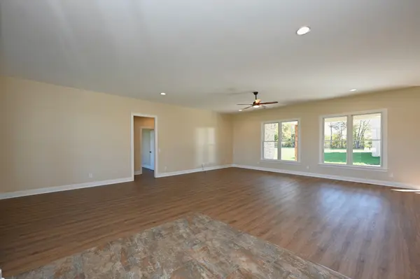 106 Chandelle Dr, Tullahoma, TN 37388
