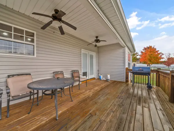 1440 Leaf Ln, Ashland City, TN 37015