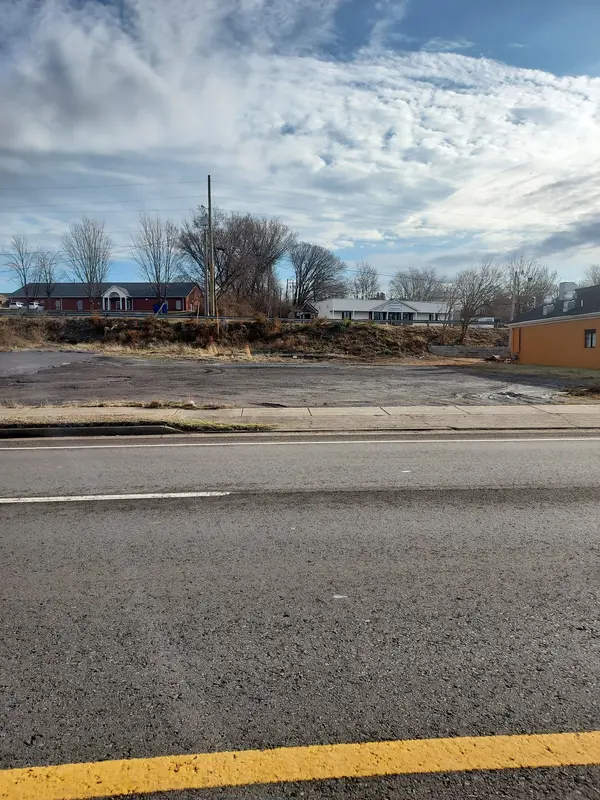 900B Memorial Blvd, Springfield, TN 37172