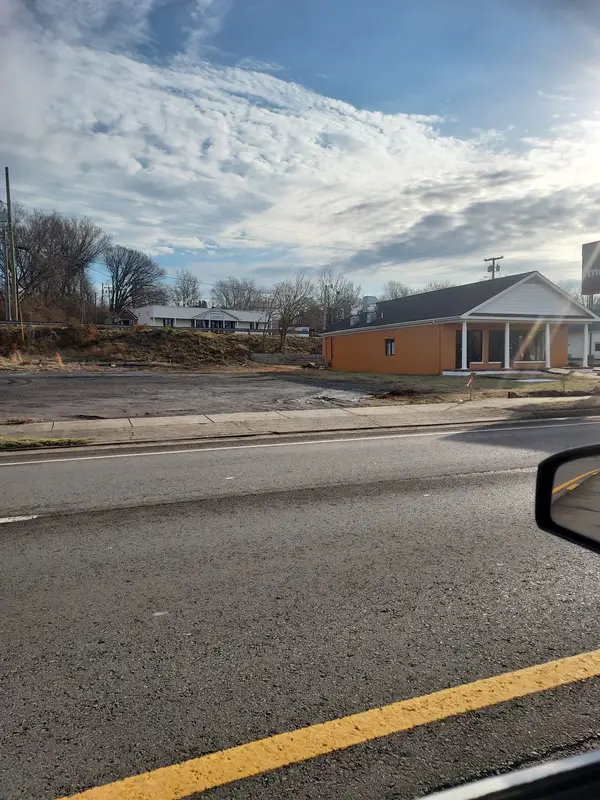 900B Memorial Blvd, Springfield, TN 37172