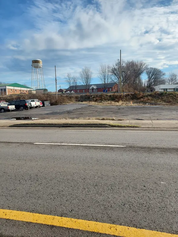900B Memorial Blvd, Springfield, TN 37172