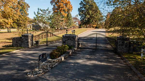 151 Angels Cove Ln, Lebanon, TN 37087