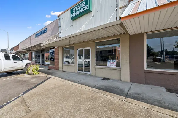 37 E Main St, Hohenwald, TN 38462