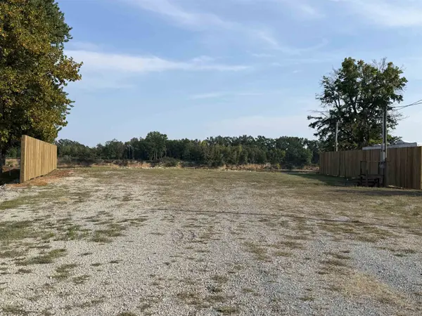 2700 CATFISH LN, Crump, TN 38327
