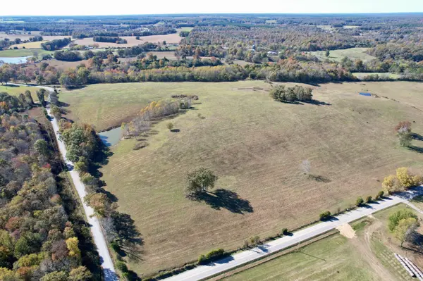 3 Henryville Rd, Summertown, TN 38483