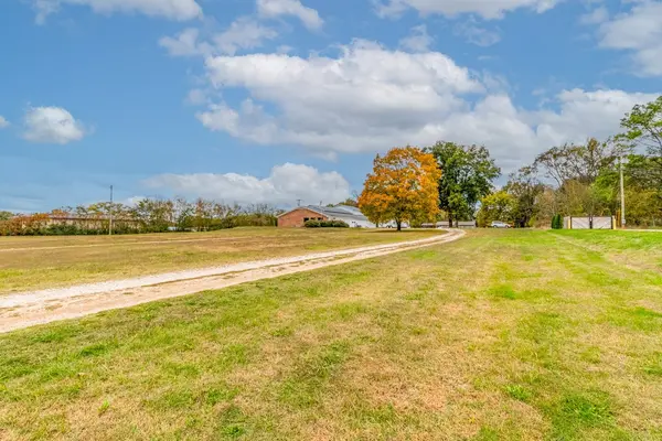 1725 N Main St, Columbia, TN 38401