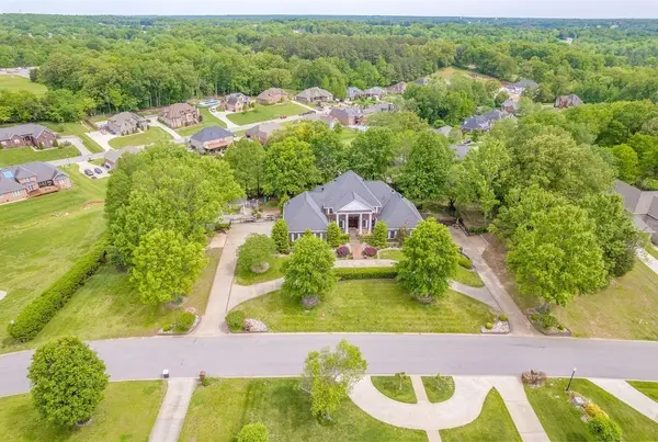 2081 Mossy Oak Cir, Clarksville, TN 37043