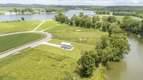 6425 CRAVENS RD, Savannah, TN 38372