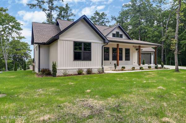 124 Markham Lane, Crossville, TN 38558